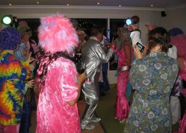 huiskamer DJ en het foute feest