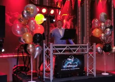 Dennis de zingende DJ op elk feest
