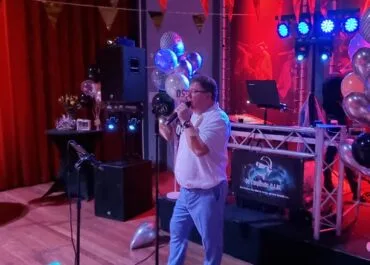 De DJ Zanger op uw bruiloftfeest